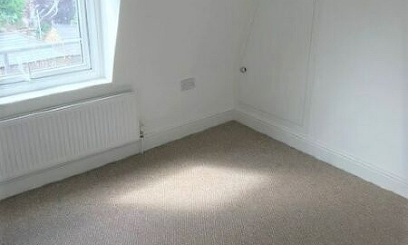2 Bedroom Flat In Bu...