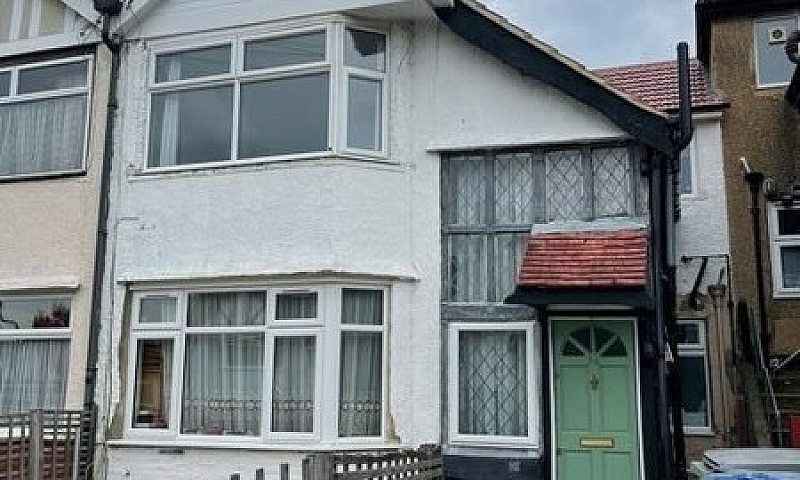 2 Bedroom Flat In Oa...