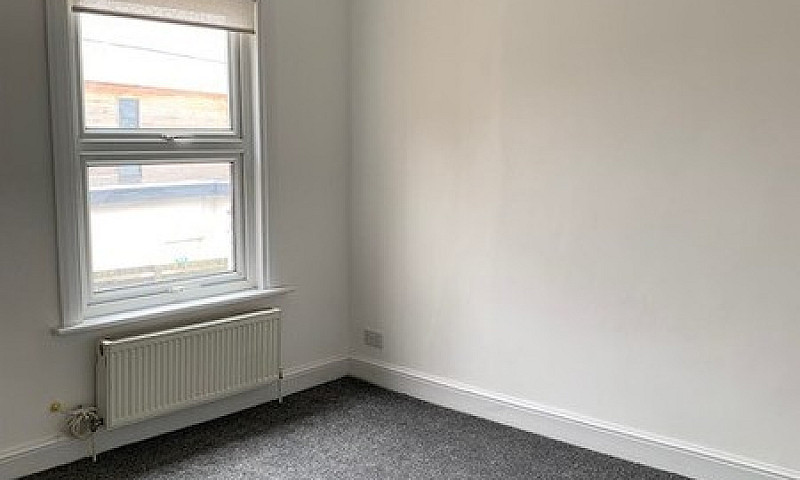 3 Bedroom Maisonette...