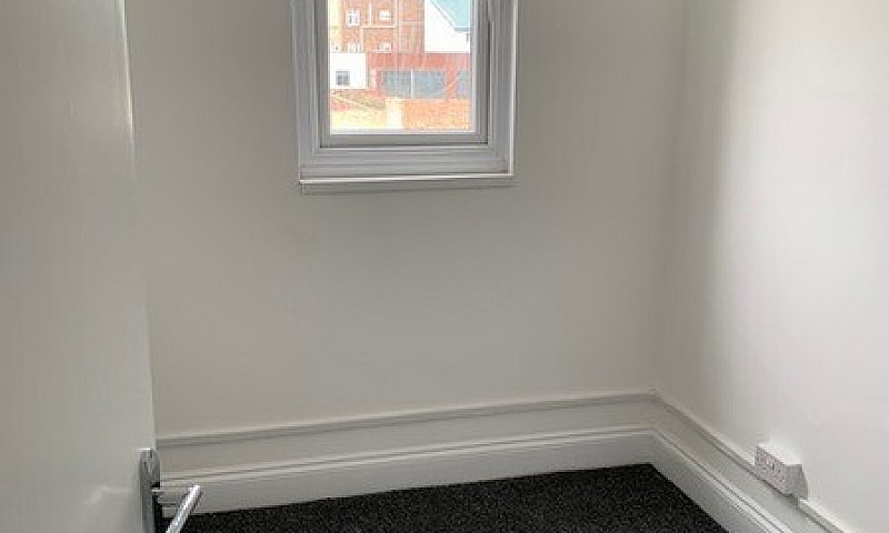 3 Bedroom Maisonette...