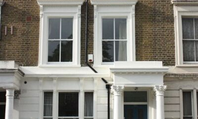 3 Bedroom Flat In St...