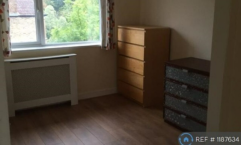 2 Bedroom Flat In Fa...
