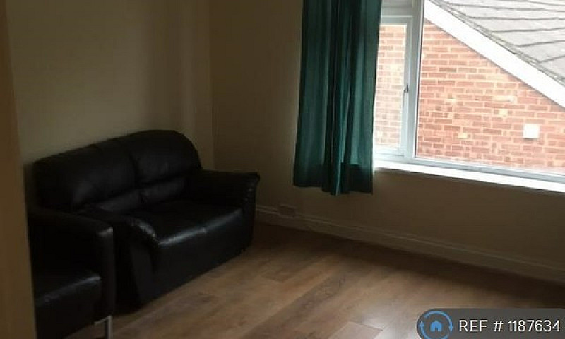 2 Bedroom Flat In Fa...