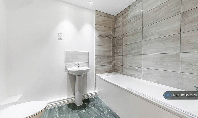 3 Bedroom Flat In Co...