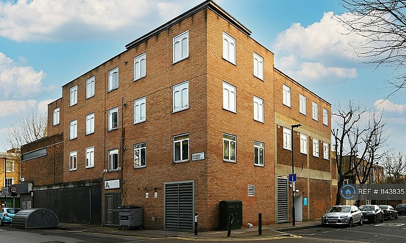 2 Bedroom Flat In Ke...