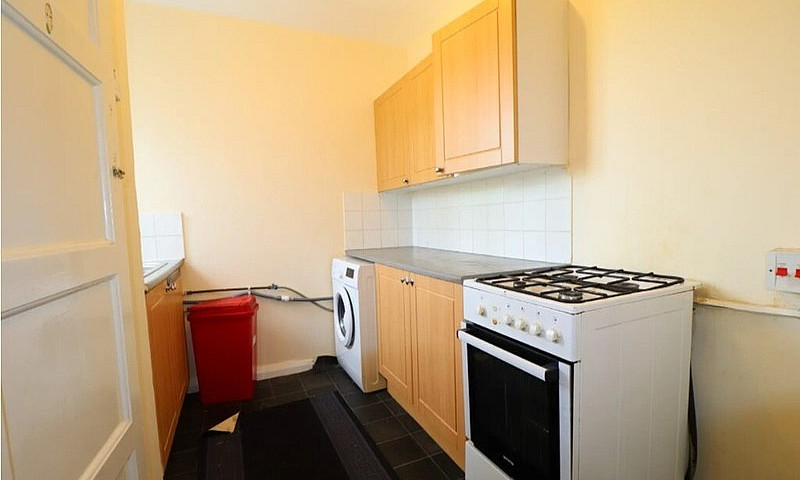 2 Bed 2Nd Floor Flat...