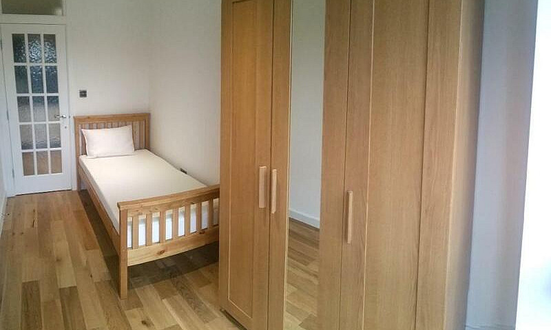 5 Bedroom Flat In An...