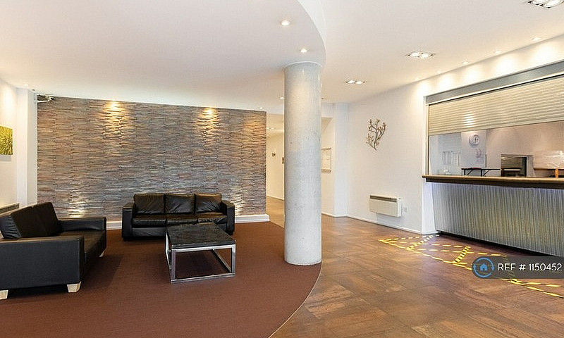 1 Bedroom Flat In Th...