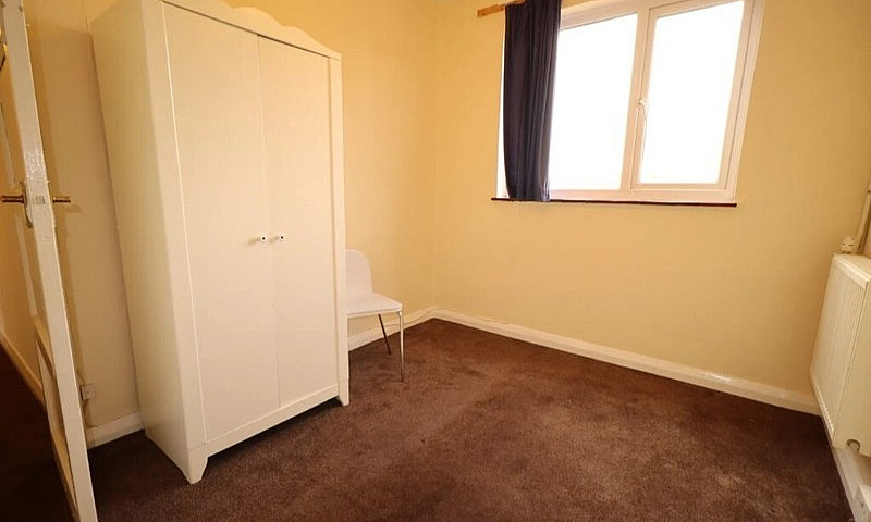 2 Bed 2Nd Floor Flat...