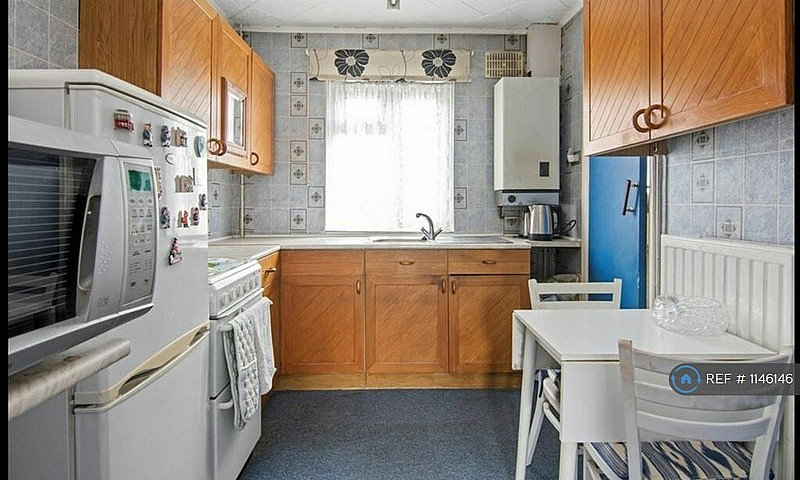 3 Bedroom Flat In Fl...