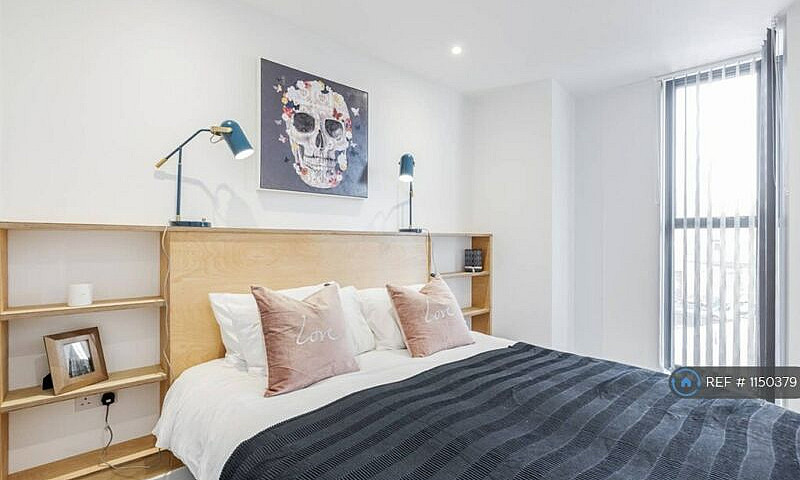 2 Bedroom Flat In Gr...