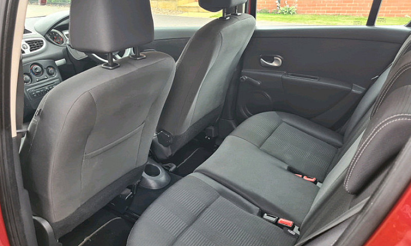 2011 Renault Clio 1....