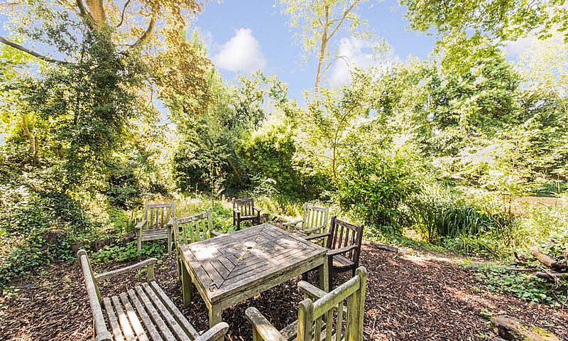 2 Bedroom House In B...