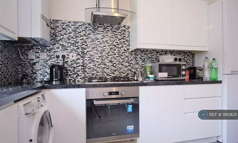 1 Bedroom In Trelawn...