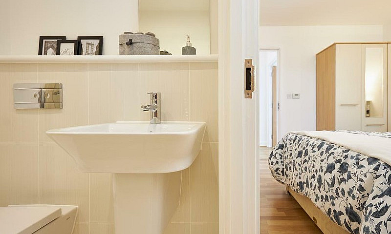 2 Bedroom Flat In Gr...