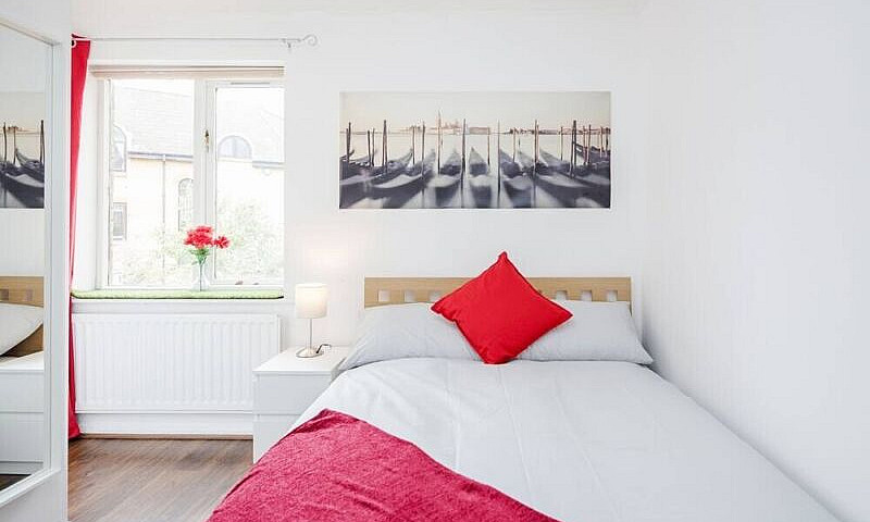 Large Five Bedroom H...