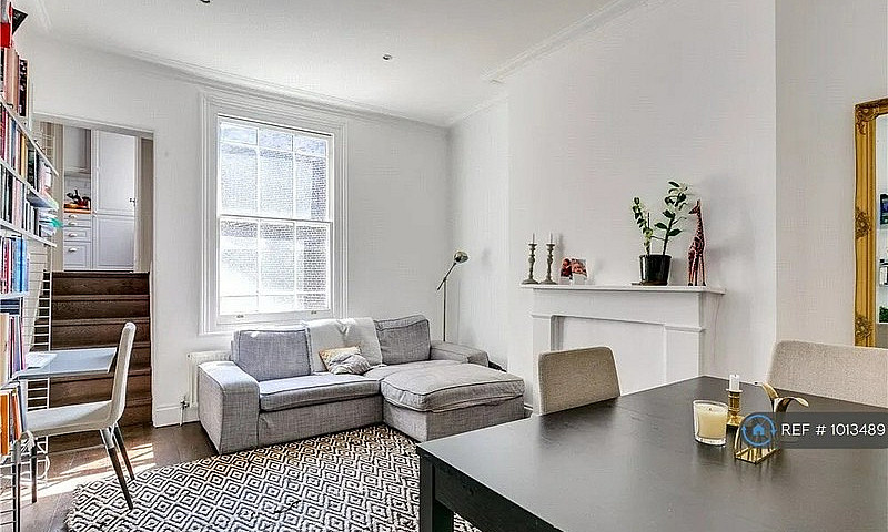 2 Bedroom Flat In Wa...
