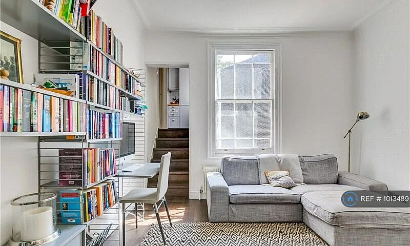 2 Bedroom Flat In Wa...