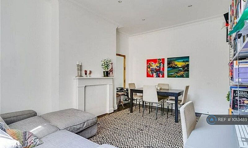 2 Bedroom Flat In Wa...