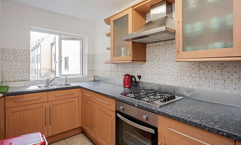 Large Five Bedroom H...