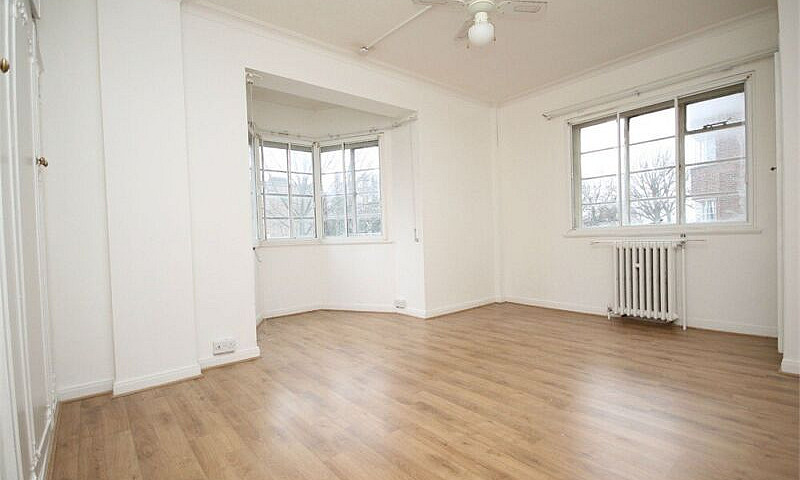 Massive 4 Bed Flat C...