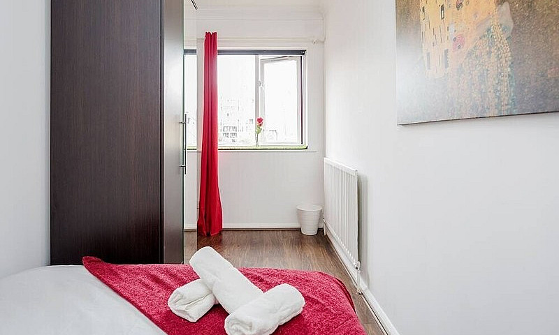 Large Five Bedroom H...