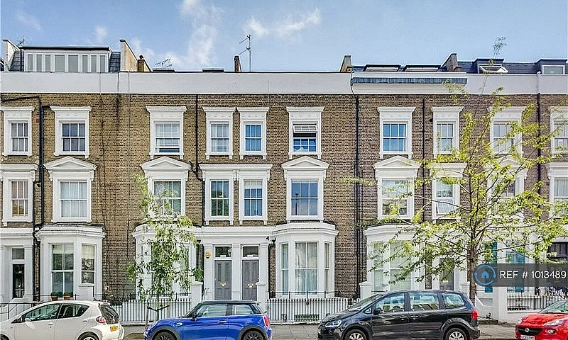 2 Bedroom Flat In Wa...