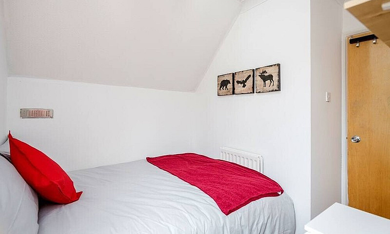 Large Five Bedroom H...