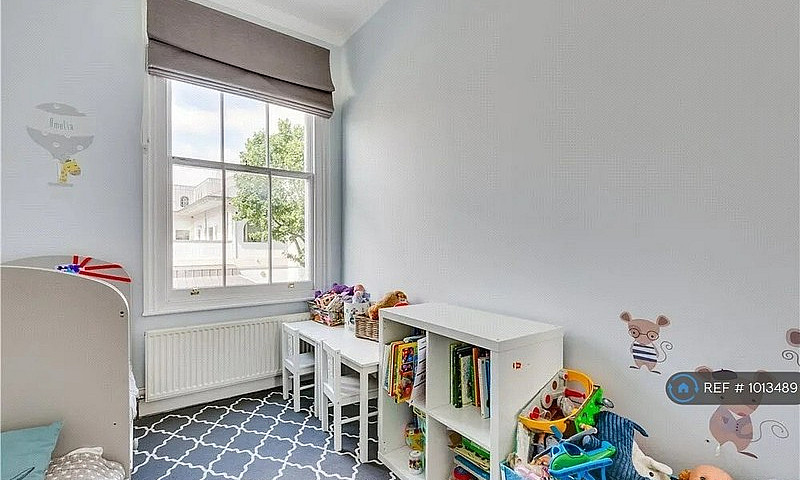 2 Bedroom Flat In Wa...