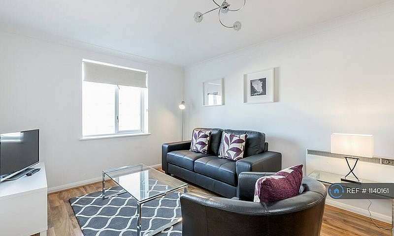 1 Bedroom Flat In Re...
