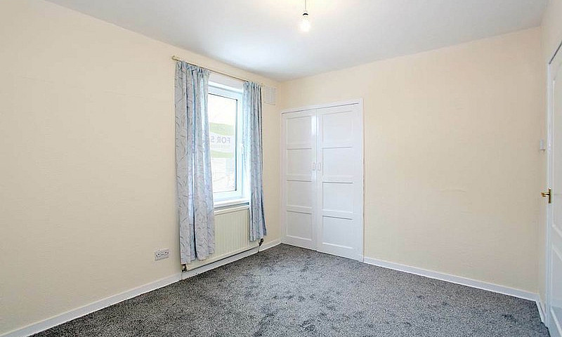 2 Bedroom Flat In Ca...