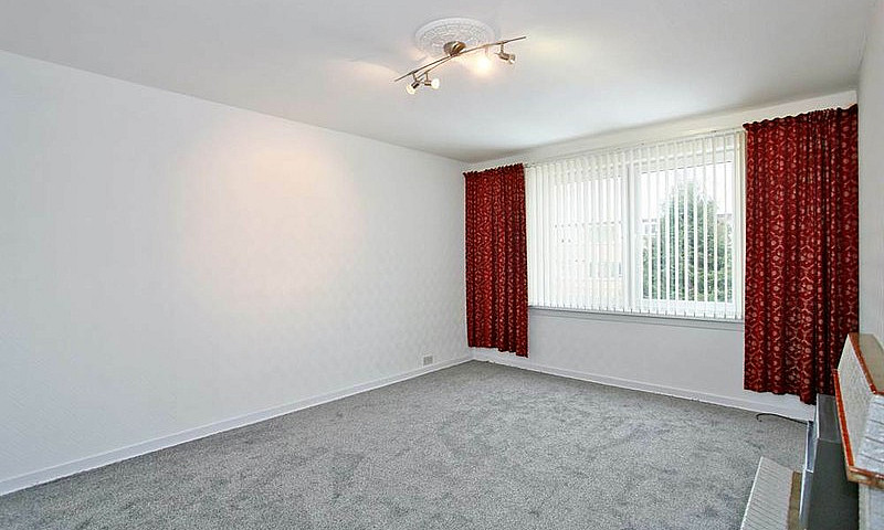 2 Bedroom Flat In Ca...