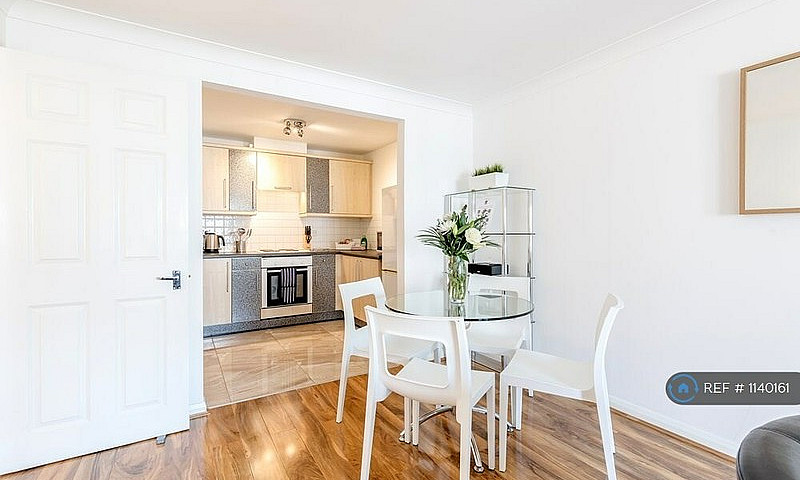 1 Bedroom Flat In Re...