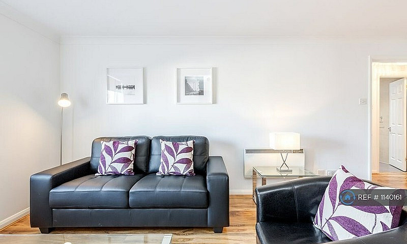 1 Bedroom Flat In Re...