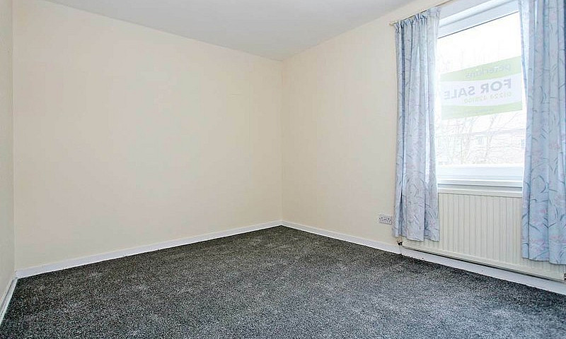 2 Bedroom Flat In Ca...