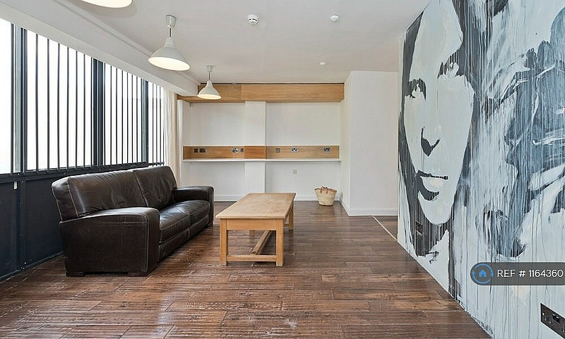 2 Bedroom House In T...