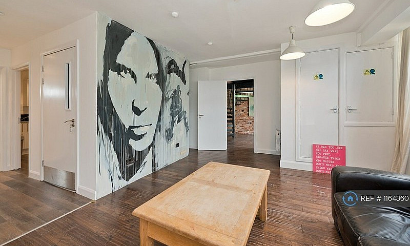 2 Bedroom House In T...