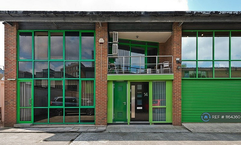 2 Bedroom House In T...