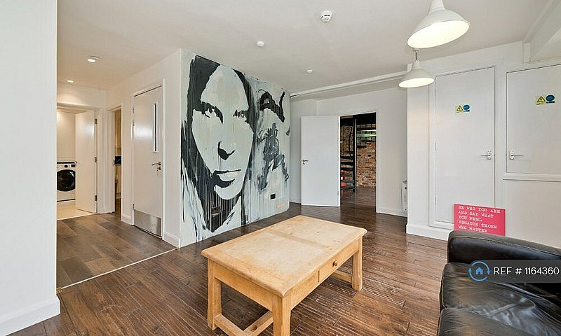 2 Bedroom House In T...