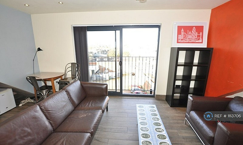 1 Bedroom Flat In Wo...