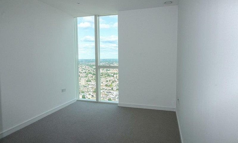 2 Bedroom Flat In Pi...