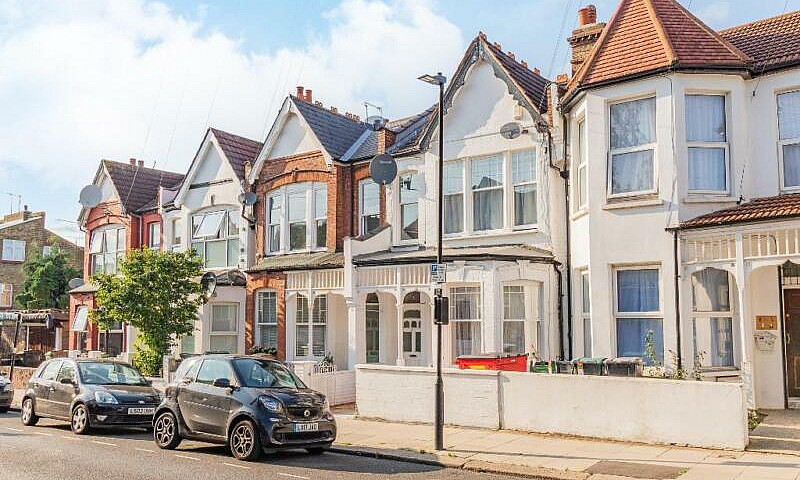 2 Bedroom Flat In Ar...