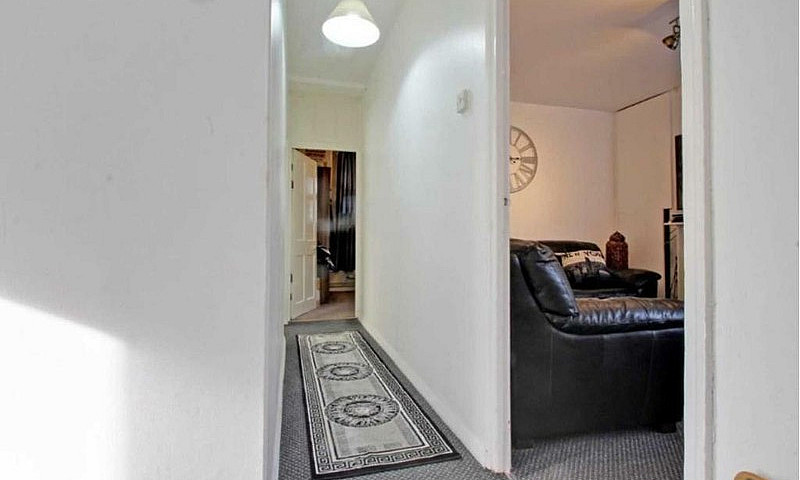 3 Bedroom Flat In Ba...