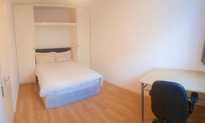 4 Bedroom Flat In Fl...