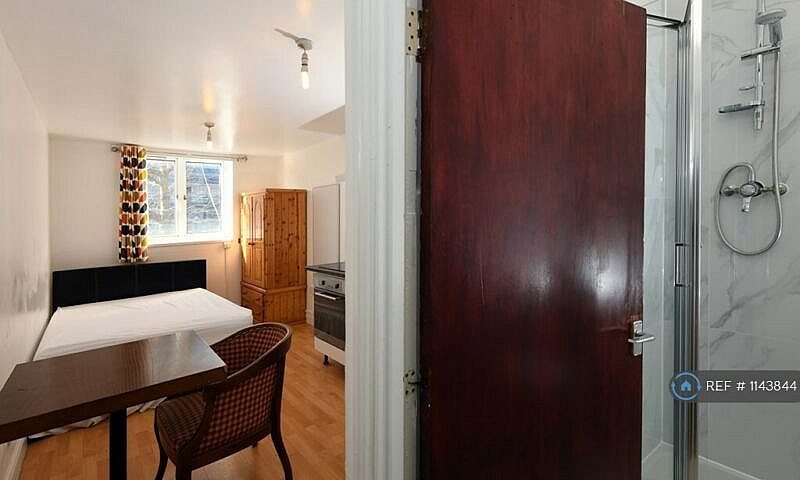 Studio Flat In Kembe...