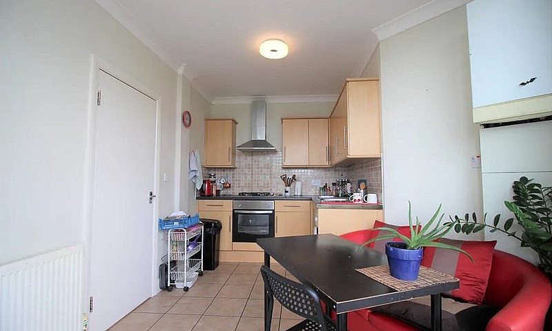 3 Bedroom Flat With ...