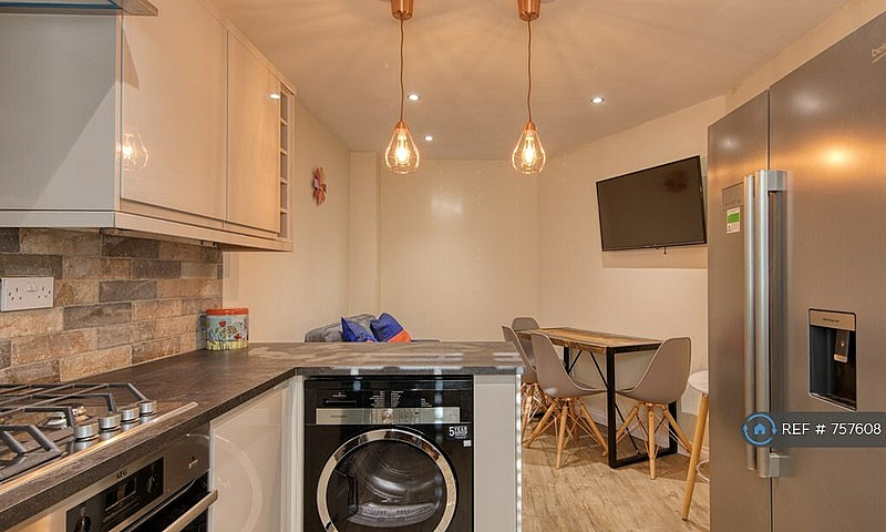 1 Bedroom In Wavers ...