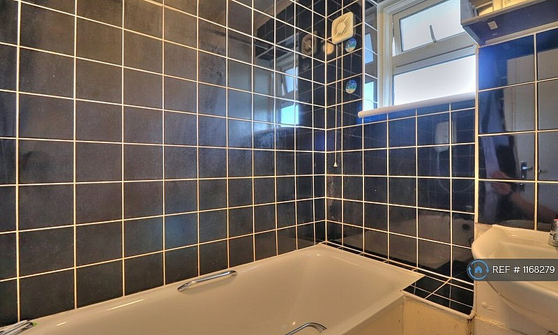 3 Bedroom Flat In Tr...