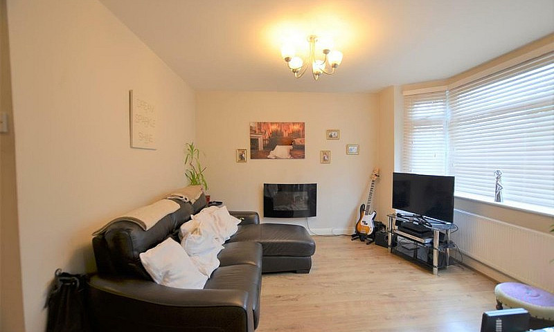 3 Bedroom House In N...