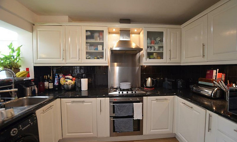 3 Bedroom House In N...
